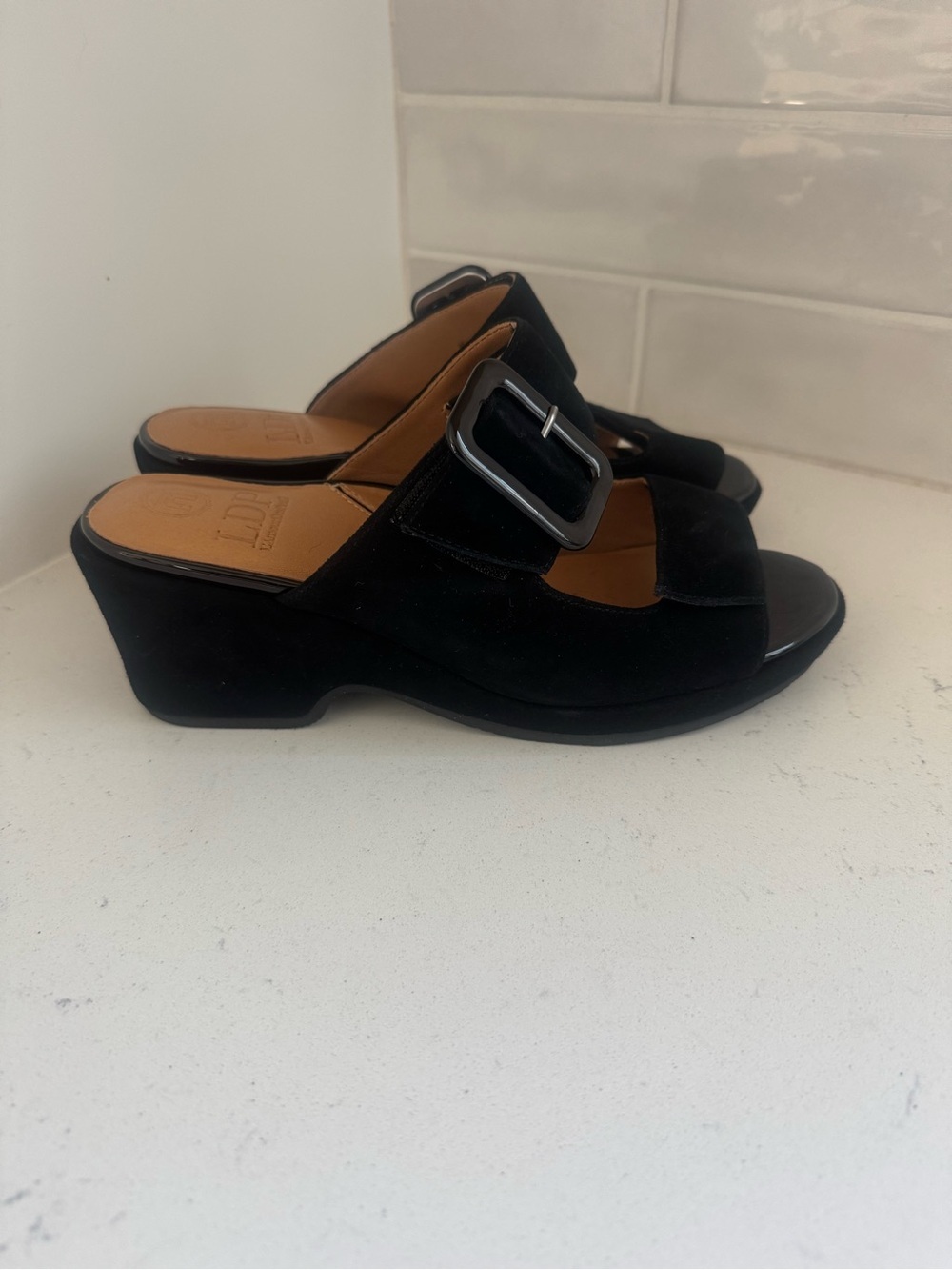L’Amour Des Pieds Minetta Suede Platform Slides NWOB $255 Retail